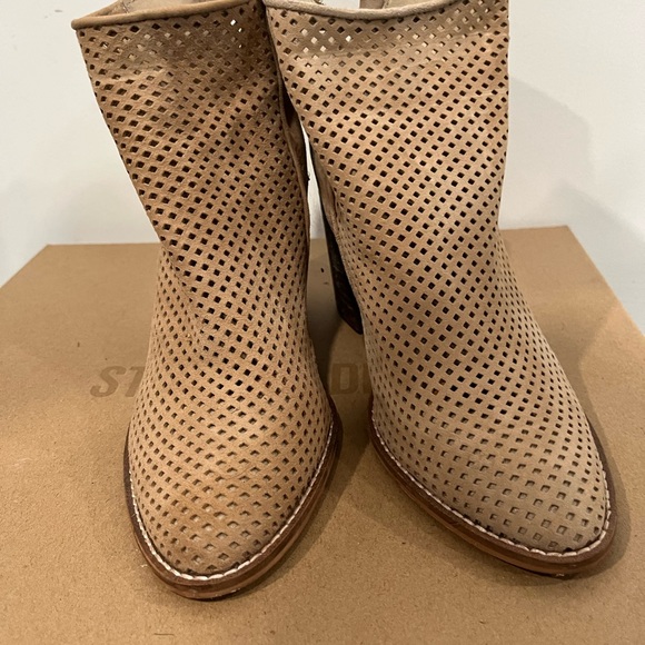 Steve Madden RUMBLE Perforated Suede booties - Picture 4 of 4